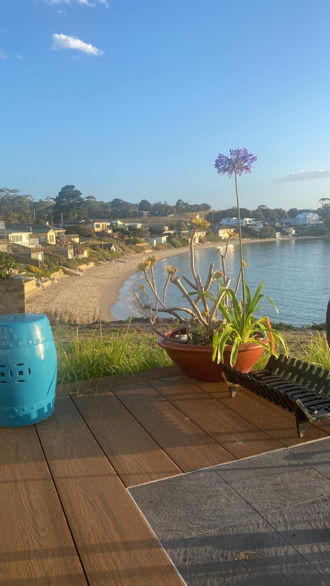 Beach Buoy Opossum Bay South Arm Extérieur photo
